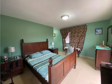 VILLA LUCRE / 565M / DOS NIVELES / BALCON / CUARTO Y BAÑO SERVICIO