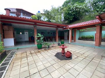VILLA LUCRE / 565M / DOS NIVELES / BALCON / CUARTO Y BAÑO SERVICIO