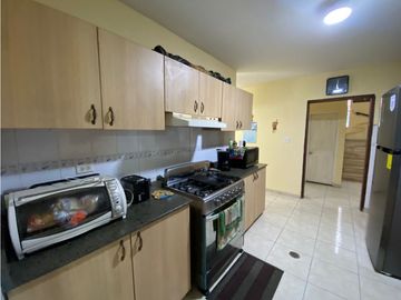 VILLA LUCRE / 565M / DOS NIVELES / BALCON / CUARTO Y BAÑO SERVICIO
