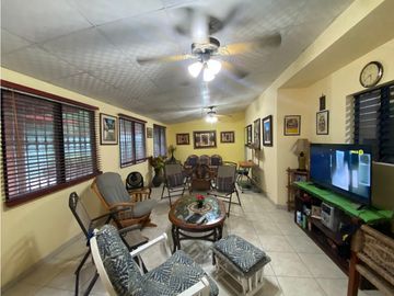 VILLA LUCRE / 565M / DOS NIVELES / BALCON / CUARTO Y BAÑO SERVICIO
