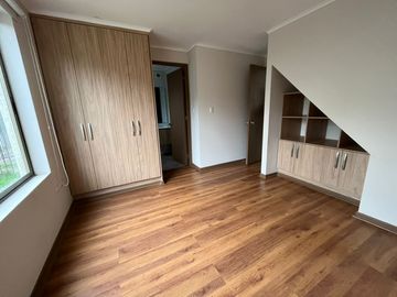 Casa En Venta, Valles Del Country; Talca