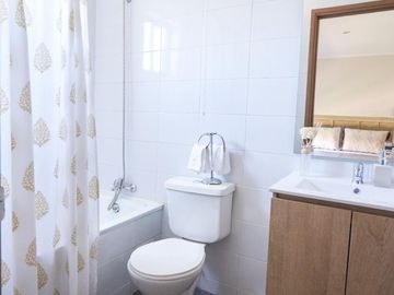 Casa En Venta, Valles Del Country; Talca