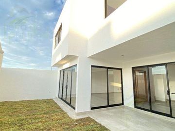 Casa en venta en Juriquilla Santa Fe, Valle, Queretaro