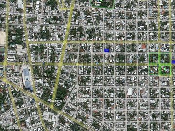 Casa en venta en Mérida colonial para restaurar con gran terreno