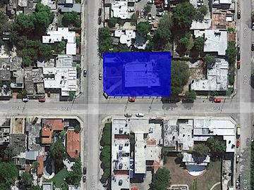 Casa en venta en Mérida colonial para restaurar con gran terreno