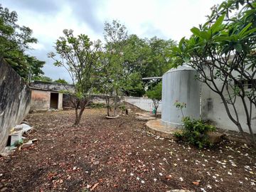 Casa en venta en Mérida colonial para restaurar con gran terreno