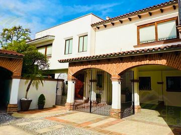 Casa en Exclusiva Privada en Rincon Colonial, Calacoaya. CDMX