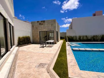 Casa en Venta en Privada en Juriquilla, Querétaro