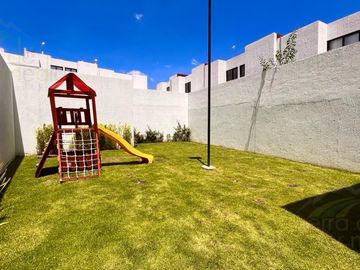 Casa en Venta en Privada en Juriquilla, Querétaro