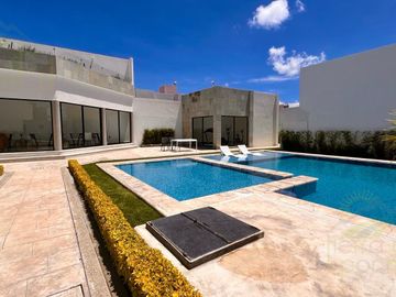 Casa en Venta en Privada en Juriquilla, Querétaro