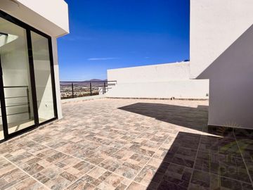 Casa con Recámara en PB y Roof Garden en Juriquilla