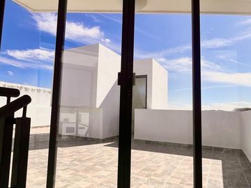 Casa con Recámara en PB y Roof Garden en Juriquilla