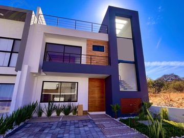 Casa con Recámara en PB y Roof Garden en Juriquilla