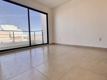 Casa con Recámara en PB y Roof Garden en Juriquilla