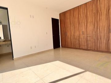 Casa con Recámara en PB y Roof Garden en Juriquilla
