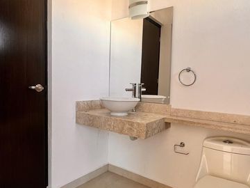 Casa con Recámara en PB y Roof Garden en Juriquilla