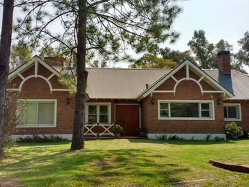 VENTA Casa 5 ambientes c/pileta en Los Cardales