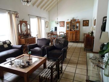 VENTA Casa 5 ambientes c/pileta en Los Cardales