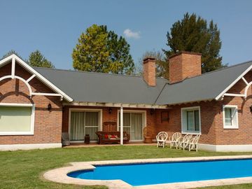 VENTA Casa 5 ambientes c/pileta en Los Cardales