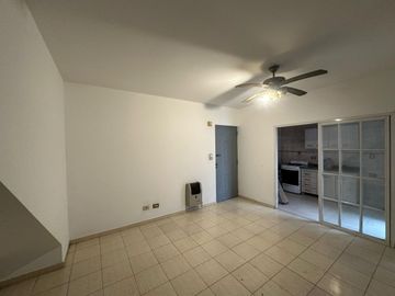 VENTA DEPTO 2 AMB CON  PATIO V.URQUIZA APTO CRED
