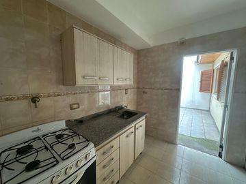 VENTA DEPTO 2 AMB CON  PATIO V.URQUIZA APTO CRED
