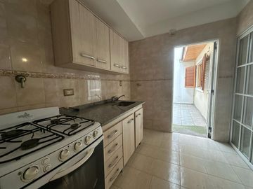 VENTA DEPTO 2 AMB CON  PATIO V.URQUIZA APTO CRED