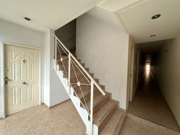 VENTA DEPTO 2 AMB CON  PATIO V.URQUIZA APTO CRED