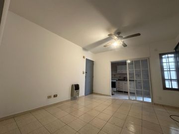 VENTA DEPTO 2 AMB CON  PATIO V.URQUIZA APTO CRED