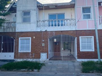 VENTA CASA DUPLEX, BERAZATEGUI