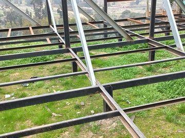 Terreno aterrazado con agua y luz en los MAITENES