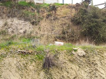 Terreno aterrazado con agua y luz en los MAITENES