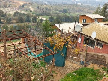 Terreno aterrazado con agua y luz en los MAITENES