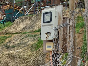 Terreno aterrazado con agua y luz en los MAITENES