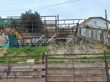 Terreno aterrazado con agua y luz en los MAITENES