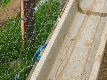 Terreno aterrazado con agua y luz en los MAITENES
