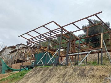 Terreno aterrazado con agua y luz en los MAITENES