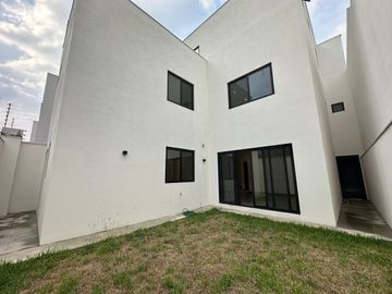 CASA EN VENTA EN LAS ESMERALDAS LOS CRISTALES CARRETERA NACIONAL