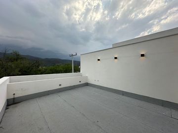 CASA EN VENTA EN LAS ESMERALDAS LOS CRISTALES CARRETERA NACIONAL