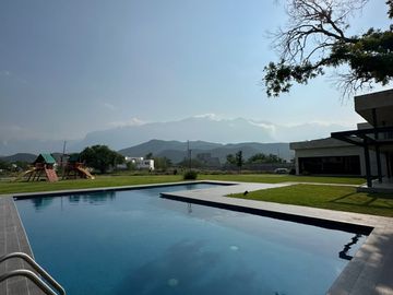 CASA EN VENTA EN LAS ESMERALDAS LOS CRISTALES CARRETERA NACIONAL