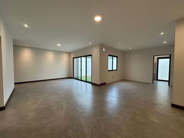 CASA EN VENTA EN LAS ESMERALDAS LOS CRISTALES CARRETERA NACIONAL