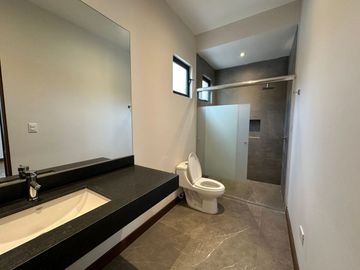 CASA EN VENTA EN LAS ESMERALDAS LOS CRISTALES CARRETERA NACIONAL