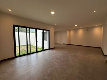 CASA EN VENTA EN LAS ESMERALDAS LOS CRISTALES CARRETERA NACIONAL