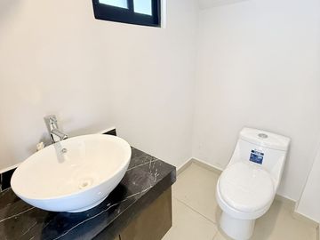 En venta casa funcional con jardín amplio y roof garden en Las Ánimas