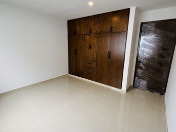 En venta casa funcional con jardín amplio y roof garden en Las Ánimas