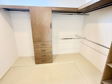 En venta casa funcional con jardín amplio y roof garden en Las Ánimas