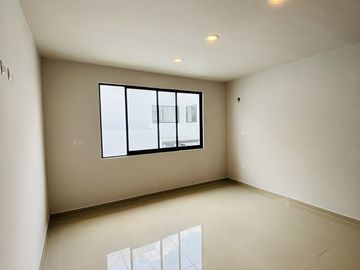En venta casa funcional con jardín amplio y roof garden en Las Ánimas
