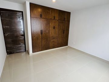 En venta casa funcional con jardín amplio y roof garden en Las Ánimas