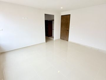 En venta casa funcional con jardín amplio y roof garden en Las Ánimas