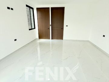 Casa en venta en zona Ánimas- Acabados premium y habitación en planta baja