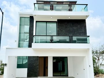 Casa en venta en zona Ánimas- Acabados premium y habitación en planta baja